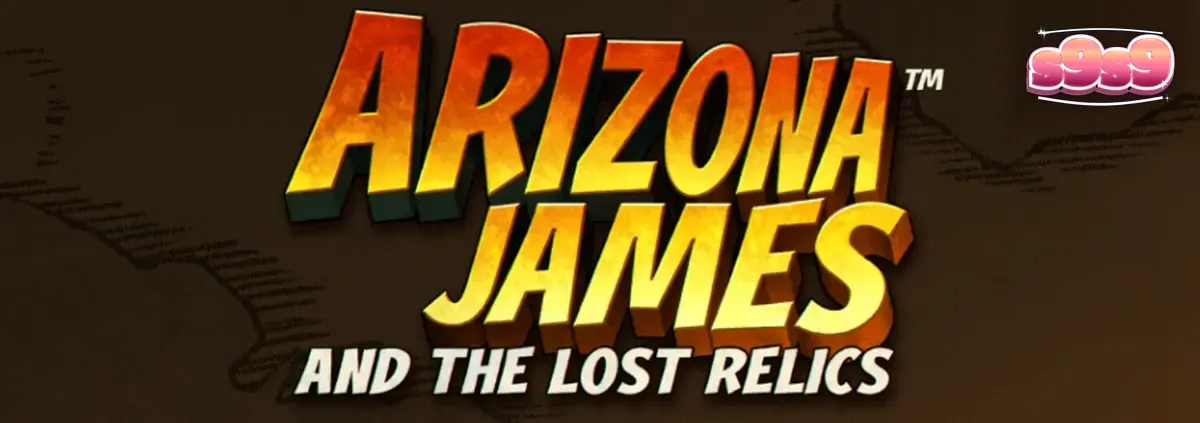 Arizona James berdiri di depan kuil kuno yang misterius dengan latar belakang gurun pasir.